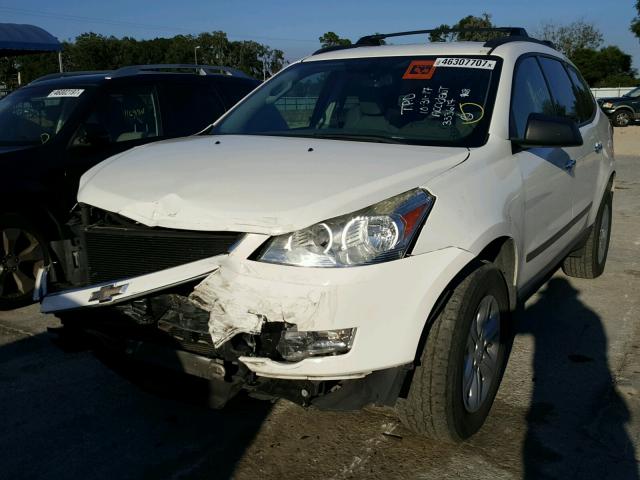 1GNKRFEDXBJ395600 - 2011 CHEVROLET TRAVERSE L WHITE photo 2