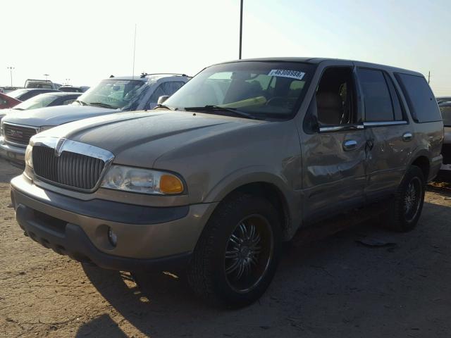 5LMPU28L6WLJ39272 - 1998 LINCOLN NAVIGATOR TAN photo 2
