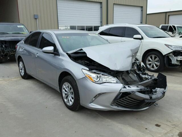 4T4BF1FK7GR568868 - 2016 TOYOTA CAMRY LE 银色 照片 1