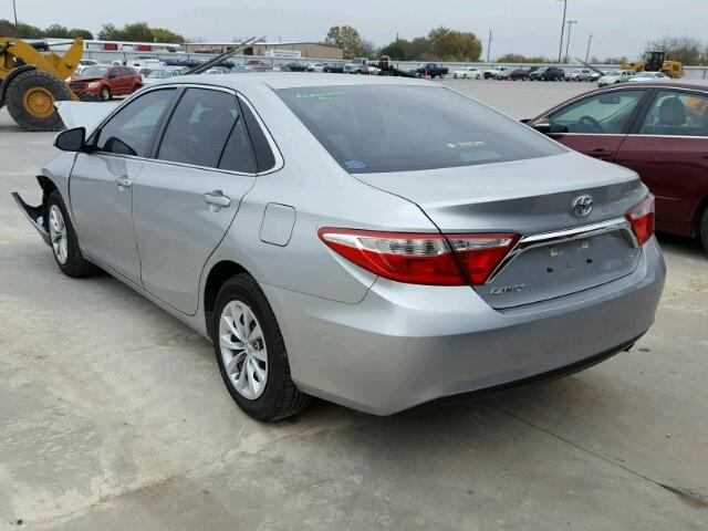 4T4BF1FK7GR568868 - 2016 TOYOTA CAMRY LE 银色 照片 3