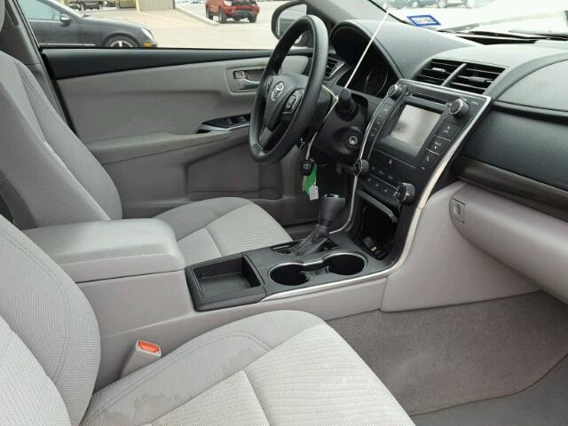 4T4BF1FK7GR568868 - 2016 TOYOTA CAMRY LE 银色 照片 5