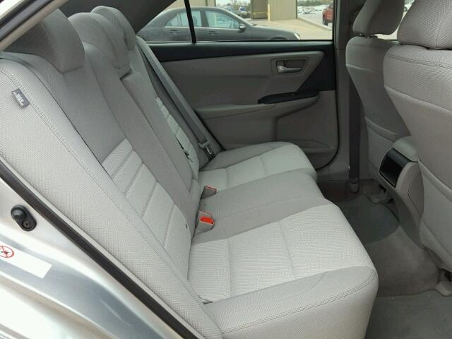 4T4BF1FK7GR568868 - 2016 TOYOTA CAMRY LE 银色 照片 6