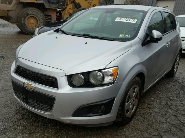 1G1JA6SG8D4207810 - 2013 CHEVROLET SONIC SILVER photo 2