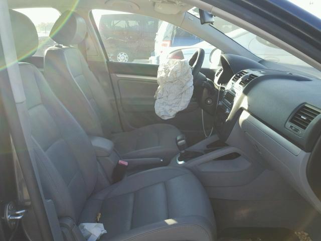 3VWSF71K46M740895 - 2006 VOLKSWAGEN JETTA 2.5 GRAY photo 5