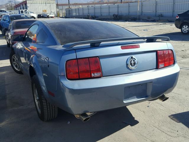 1ZVFT80N255145382 - 2005 FORD MUSTANG BLUE photo 3