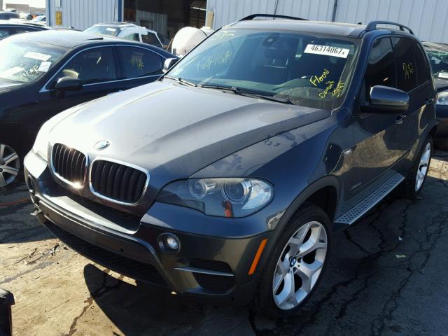 5UXZV4C53BL406667 - 2011 BMW X5 GRAY photo 2