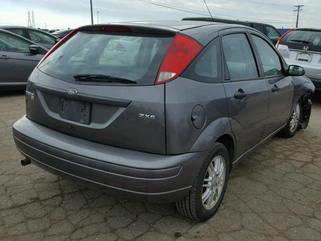 1FAFP37N66W152305 - 2006 FORD FOCUS GRAY photo 4