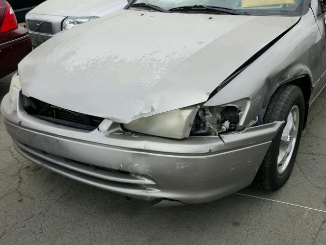 JT2BG22K210550390 - 2001 TOYOTA CAMRY CE TAN photo 9