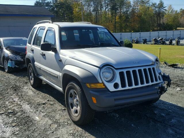 1J4GL48K26W266560 - 2006 JEEP LIBERTY SILVER photo 1