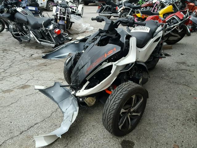 2BXNABC15EV000065 - 2014 CAN-AM SPYDER ROA WHITE photo 2