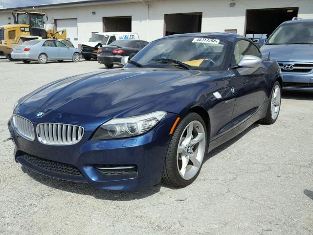 WBALM1C53BE393977 - 2011 BMW Z4 SDRIVE3 Azul foto 2