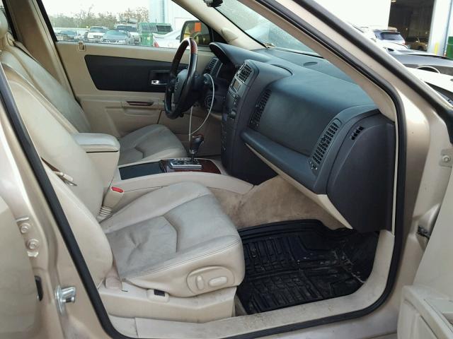 1GYEE637X50122577 - 2005 CADILLAC SRX BEIGE photo 5