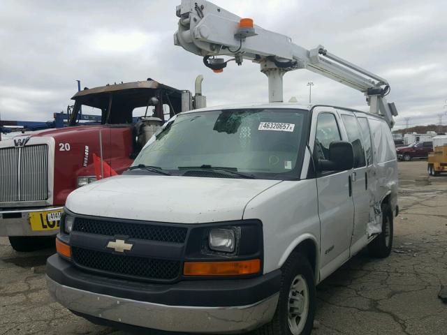 1GCHG35U461189024 - 2006 CHEVROLET EXPRESS G3 WHITE photo 2