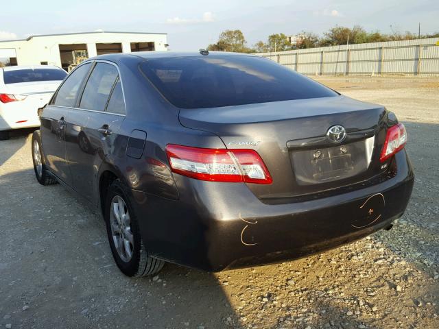4T4BF3EK2BR136727 - 2011 TOYOTA CAMRY BASE GRAY photo 3