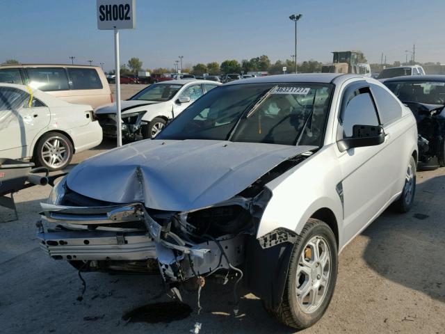 1FAHP33N08W143150 - 2008 FORD FOCUS SILVER photo 2