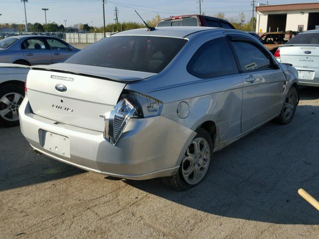 1FAHP33N08W143150 - 2008 FORD FOCUS SILVER photo 4