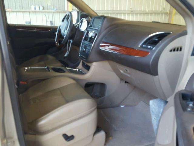 2C4RC1GG2DR778206 - 2013 CHRYSLER TOWN & COU Qızıl foto 5