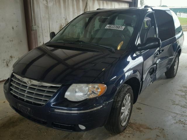 2C8GP64L65R479960 - 2005 CHRYSLER TOWN & COU BLUE photo 2