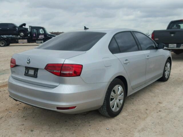 3VW2K7AJXFM413338 - 2015 VOLKSWAGEN JETTA BASE SILVER photo 4
