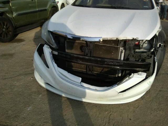 5NPEB4ACXBH174129 - 2011 HYUNDAI SONATA GLS WHITE photo 9