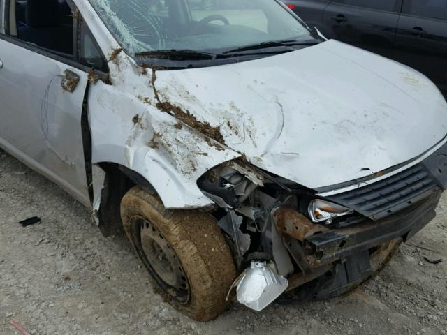 3N1BC11E09L445342 - 2009 NISSAN VERSA S SILVER photo 9