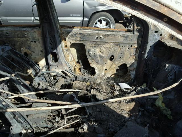 1GNKRLED8BJ225427 - 2011 CHEVROLET TRAVERSE L BURN photo 5