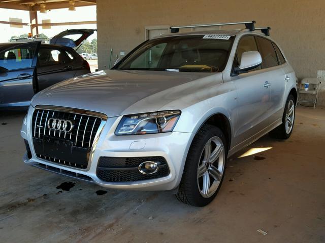 WA1MKAFP8AA098660 - 2010 AUDI Q5 PREMIUM SILVER photo 2