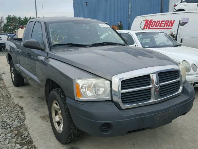 1D7HE22K95S148437 - 2005 DODGE DAKOTA GRAY photo 1