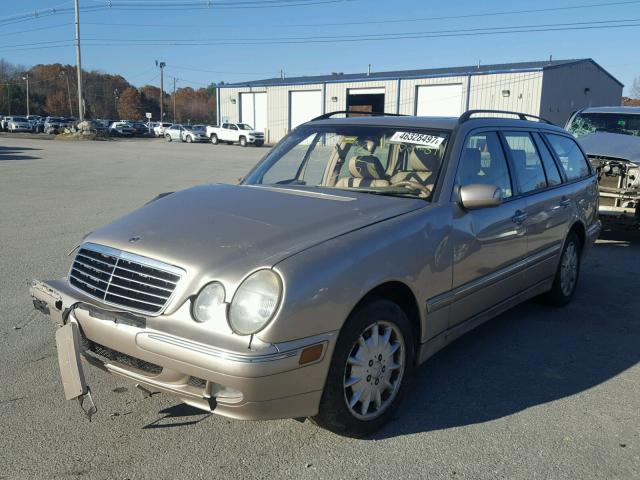 WDBJH65JX1B190623 - 2001 MERCEDES-BENZ E 320 BEIGE photo 2