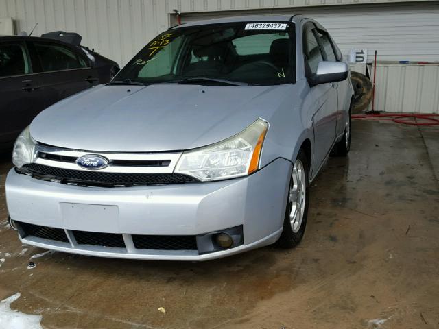 1FAHP35N98W197589 - 2008 FORD FOCUS SE SILVER photo 2