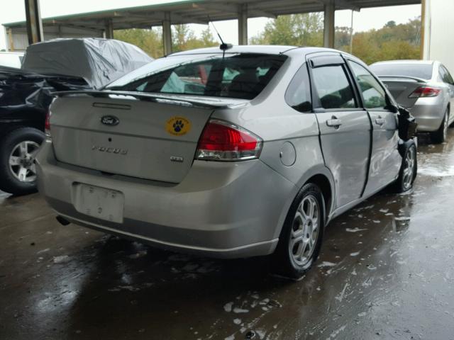 1FAHP35N98W197589 - 2008 FORD FOCUS SE SILVER photo 4