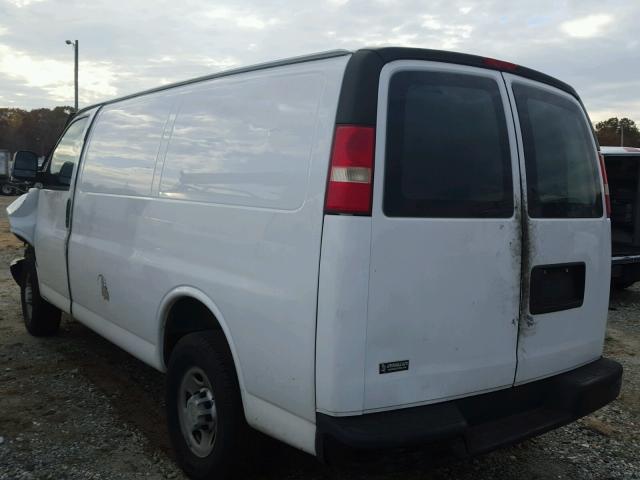 1GCGG25C881101317 - 2008 CHEVROLET EXPRESS G2 WHITE photo 3