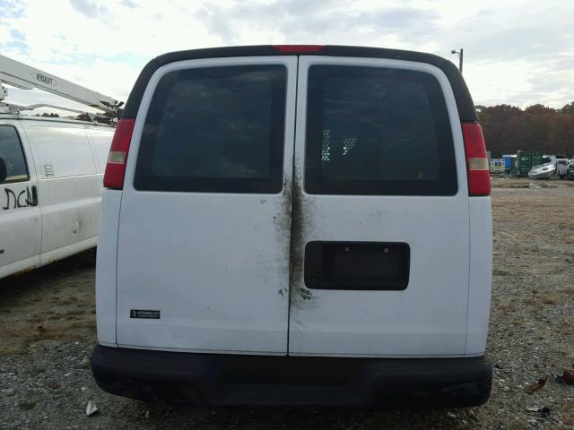 1GCGG25C881101317 - 2008 CHEVROLET EXPRESS G2 WHITE photo 6