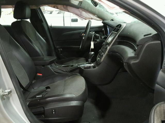 1G11C5SLXFF131791 - 2015 CHEVROLET MALIBU 1LT ვერცხლისფერი ფოტო 5