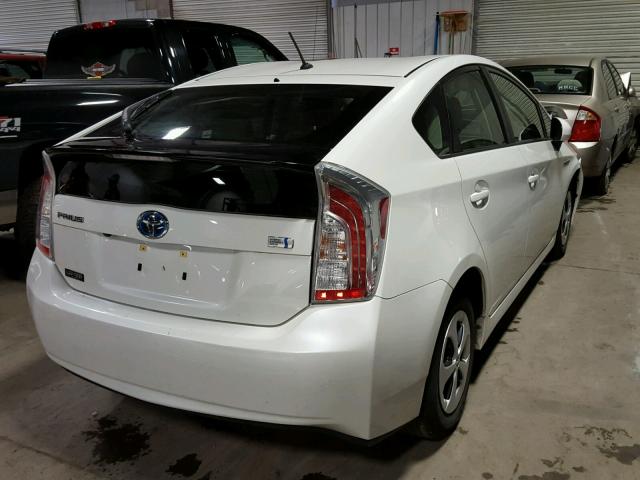 JTDKN3DU1F0470636 - 2015 TOYOTA PRIUS WHITE photo 4