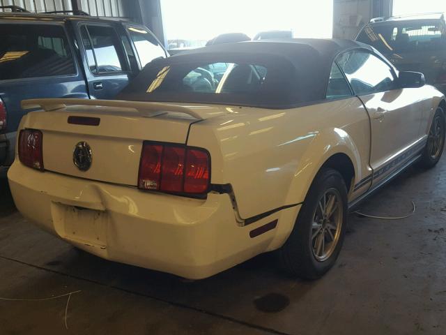 1ZVFT84N955193505 - 2005 FORD MUSTANG WHITE photo 4