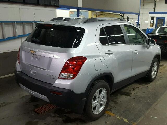 KL7CJRSB2FB135603 - 2015 CHEVROLET TRAX 1LT SILVER photo 4