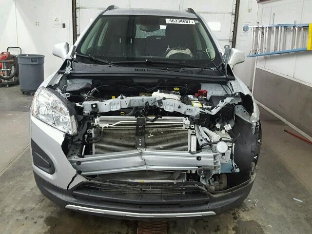 KL7CJRSB2FB135603 - 2015 CHEVROLET TRAX 1LT SILVER photo 9