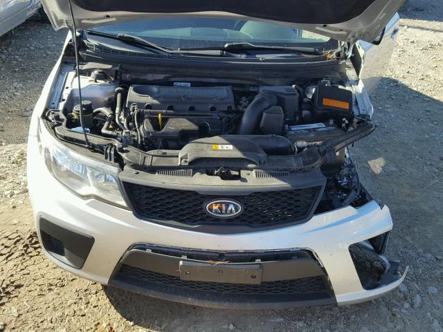 KNAFU6A21D5677971 - 2013 KIA FORTE EX SILVER photo 7