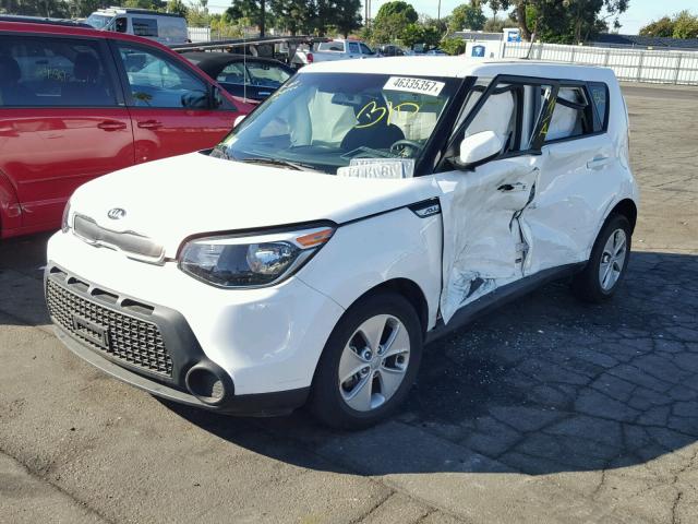 KNDJN2A21F7181465 - 2015 KIA SOUL WHITE photo 2