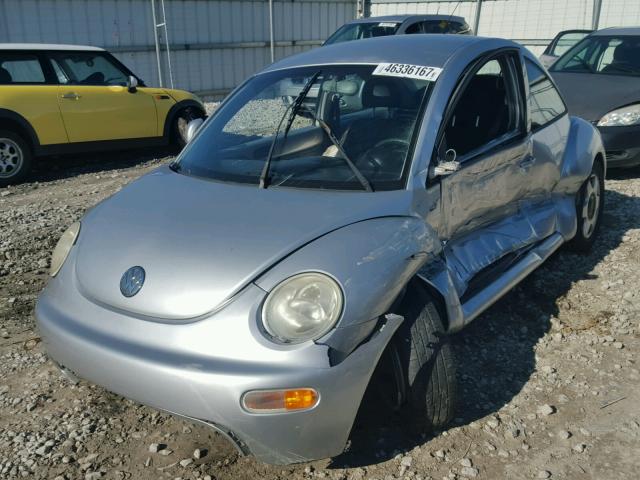 3VWCA21C8XM428983 - 1999 VOLKSWAGEN NEW BEETLE SILVER photo 2