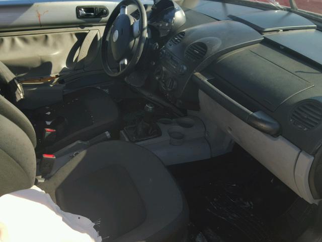 3VWCA21C8XM428983 - 1999 VOLKSWAGEN NEW BEETLE 银色 照片 5