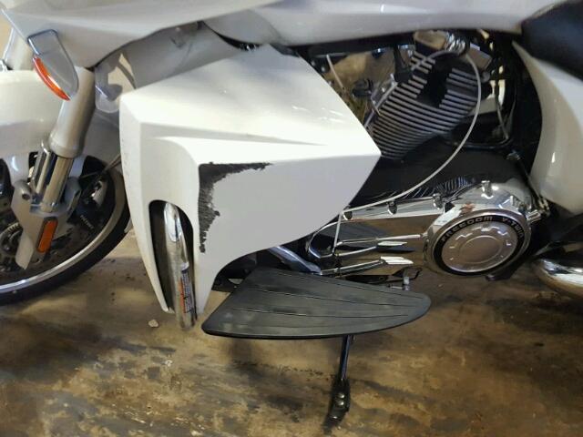 5VPTW36N8C3001434 - 2012 VICTORY MOTORCYCLES CROSS COUN Blanc photo 9