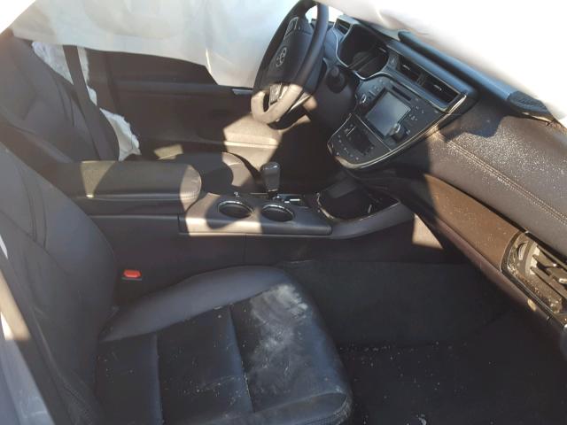 4T1BK1EB8JU285359 - 2018 TOYOTA AVALON XLE SILVER photo 5