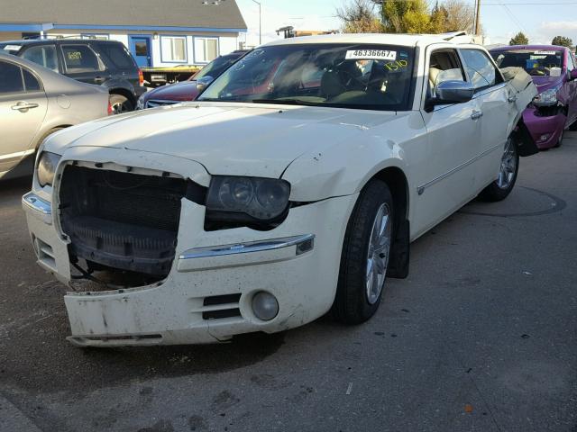 2C3JA63H05H528313 - 2005 CHRYSLER 300C WHITE photo 2