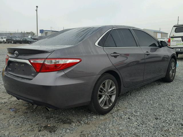 4T1BF1FK3HU345495 - 2017 TOYOTA CAMRY LE ნაცრისფერი ფოტო 4