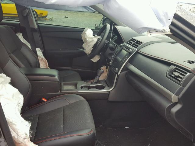 4T1BF1FK3HU345495 - 2017 TOYOTA CAMRY LE ნაცრისფერი ფოტო 5