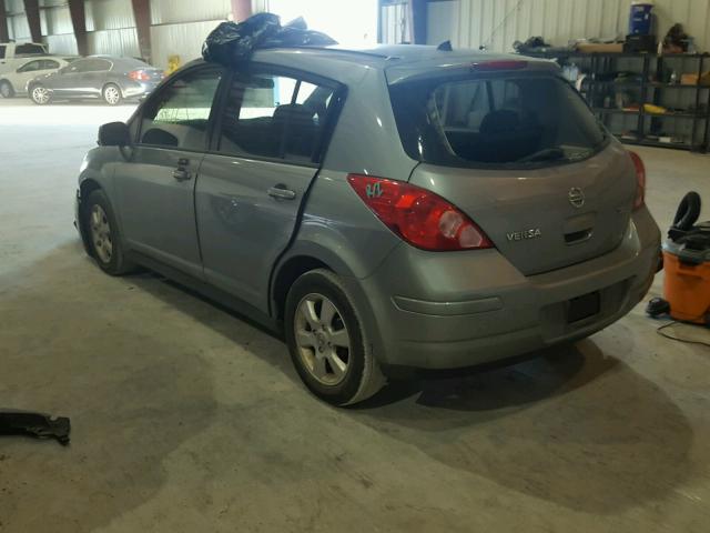 3N1BC13E09L414881 - 2009 NISSAN VERSA GRAY photo 3