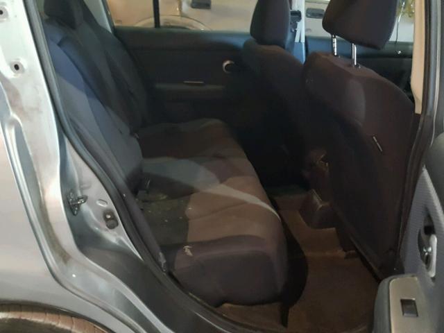 3N1BC13E09L414881 - 2009 NISSAN VERSA GRAY photo 6