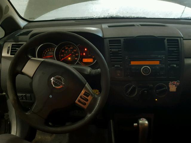 3N1BC13E09L414881 - 2009 NISSAN VERSA GRAY photo 9